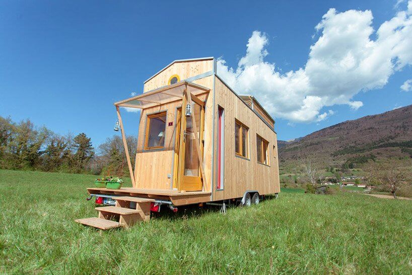 optinid tiny house设有滑动天窗，可通向天空设计