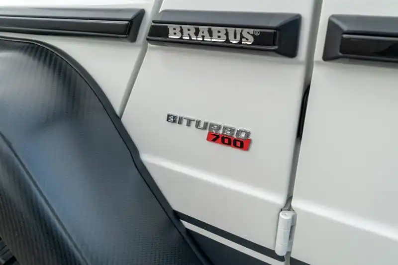 奔驰brabus 7004x4最终版离地面60厘米